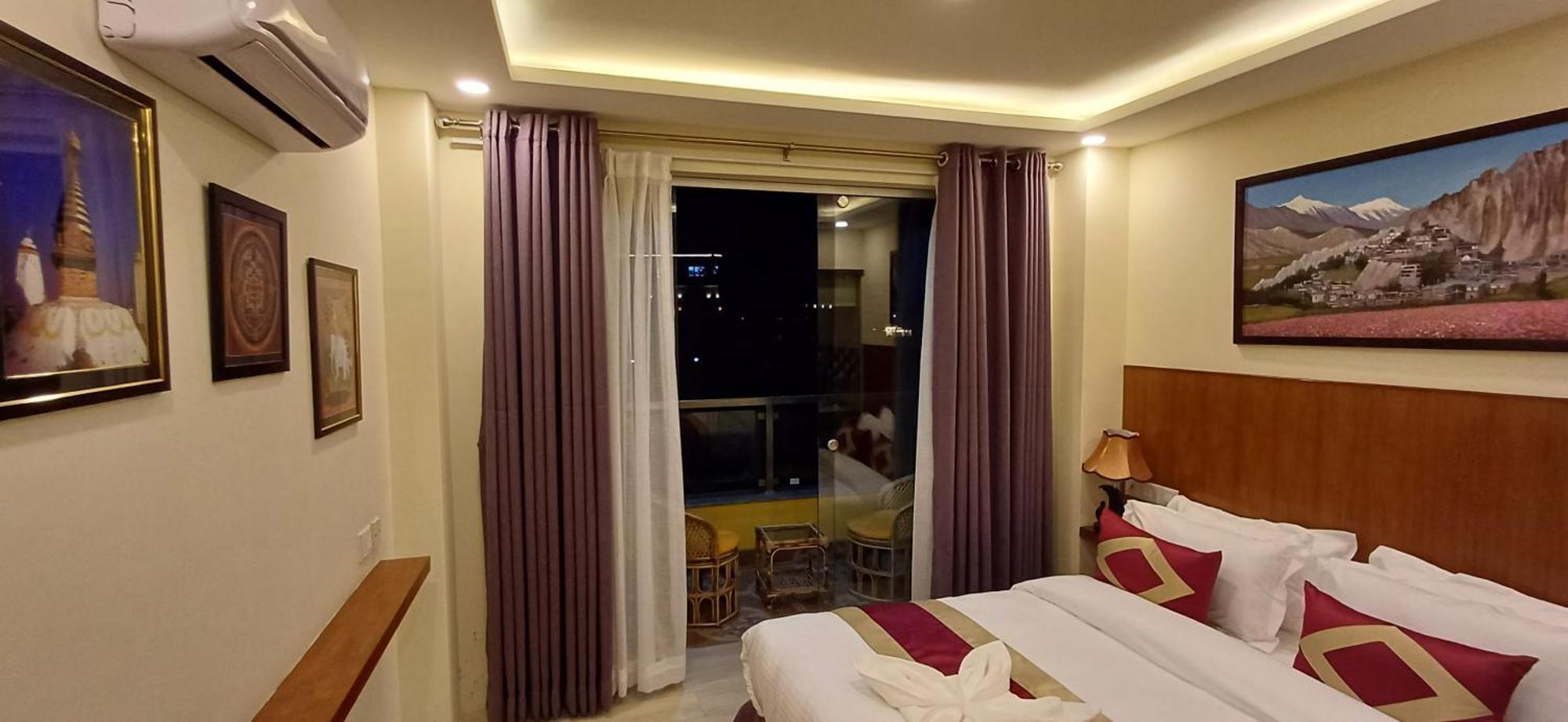 Hotel Yakroo Manang Kathmandu Exterior photo