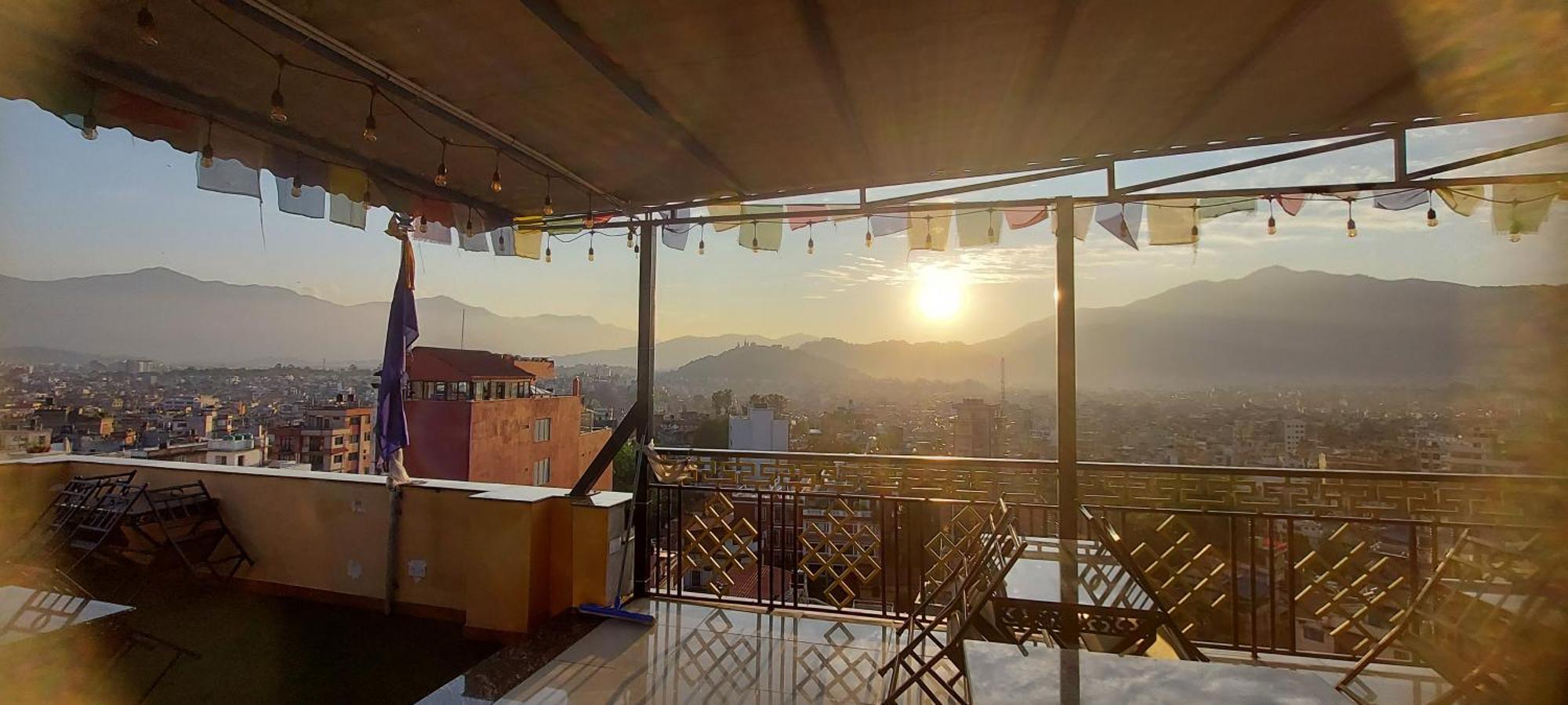 Hotel Yakroo Manang Kathmandu Exterior photo