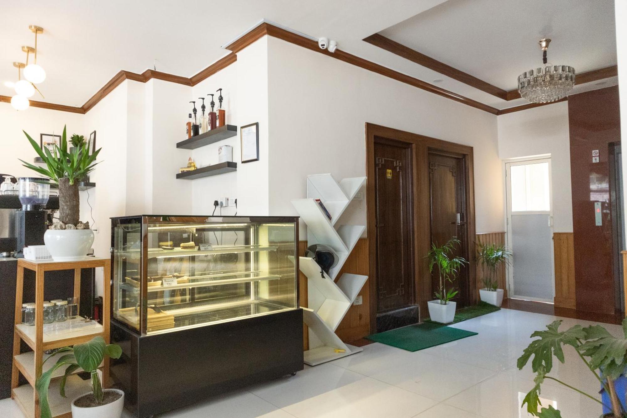 Hotel Yakroo Manang Kathmandu Exterior photo