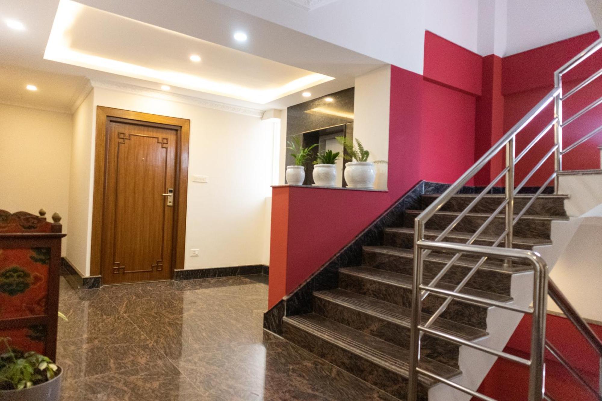 Hotel Yakroo Manang Kathmandu Exterior photo