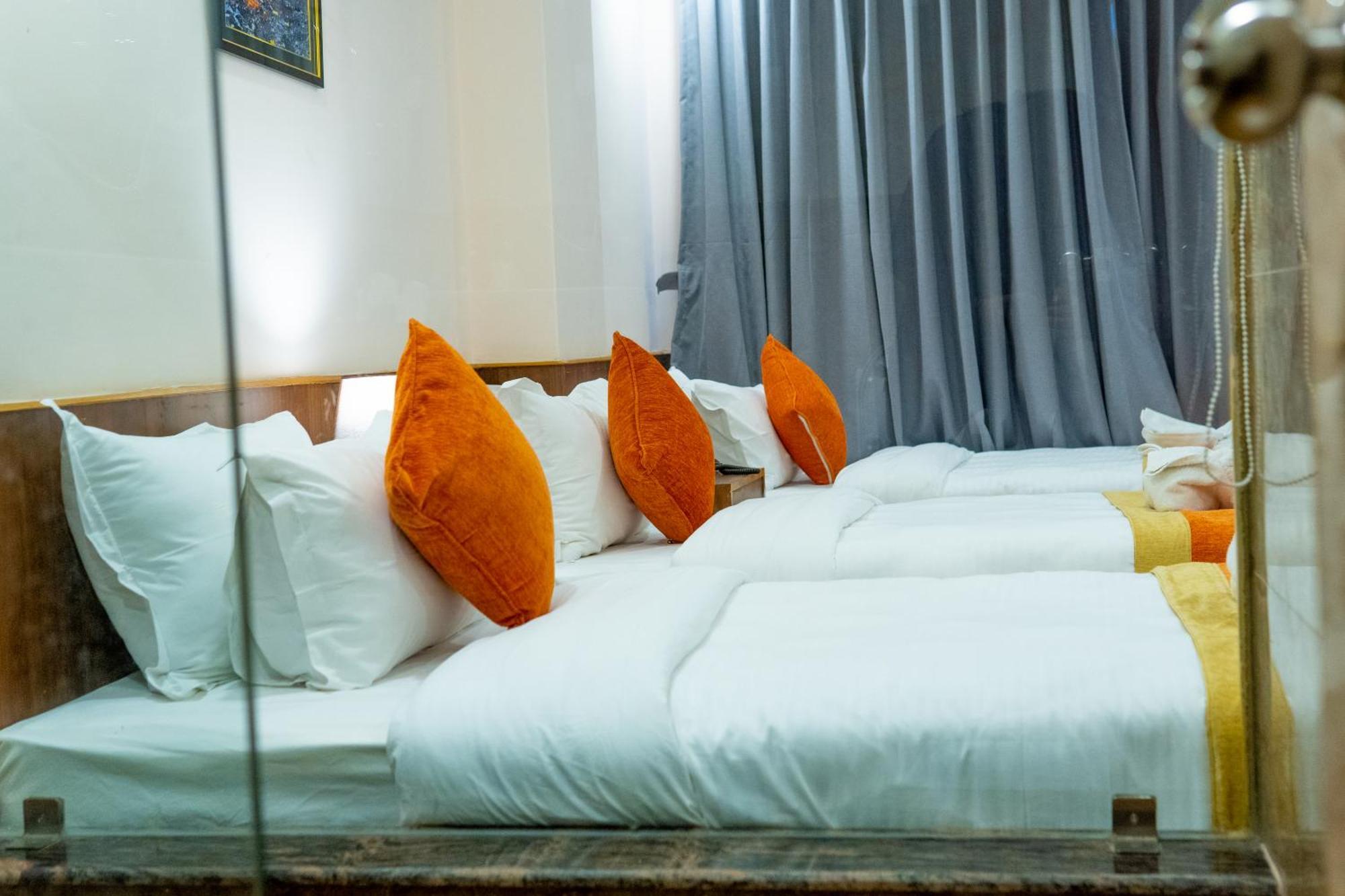 Hotel Yakroo Manang Kathmandu Exterior photo